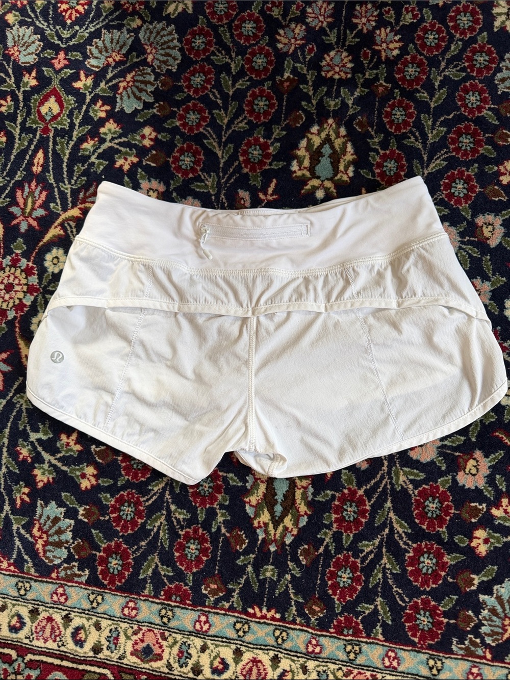 Lululemon Speed Short (Original) White, size 4, 2-way stretch - Picture 3 of 10